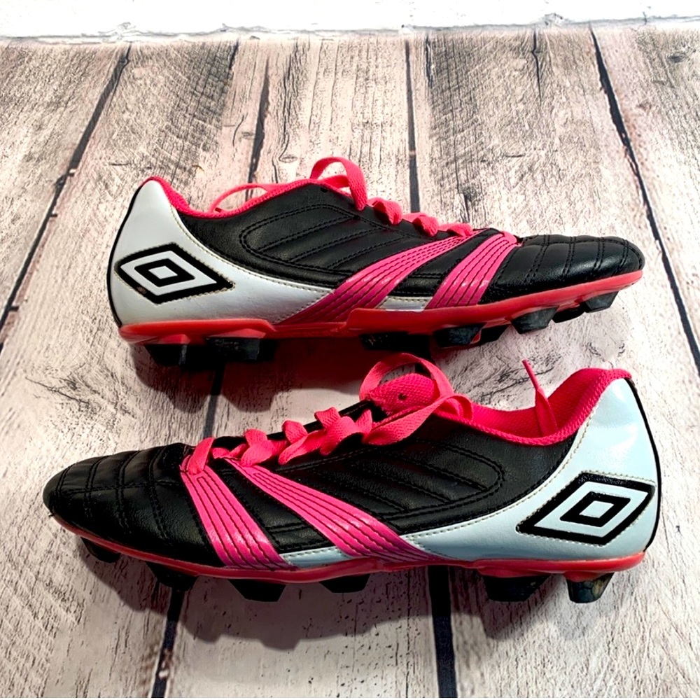 Women’s soccer cleats size 9